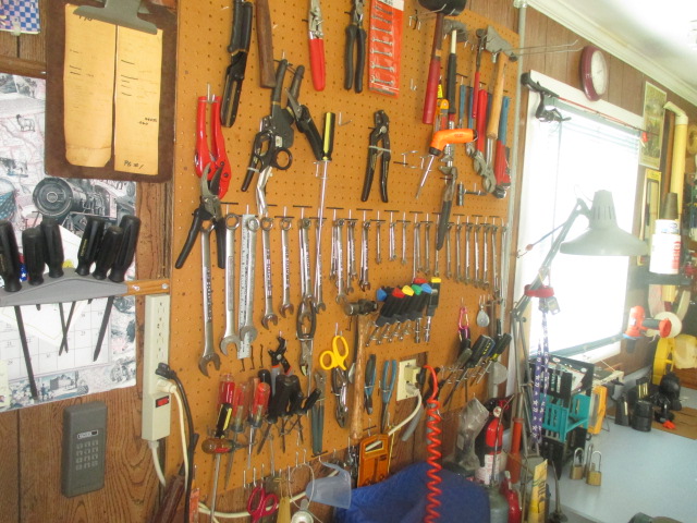 John Cole Estate Auction-Tools. Knives, Toys, Trains, Guns and More Elizabethton - IMG_2557.JPG