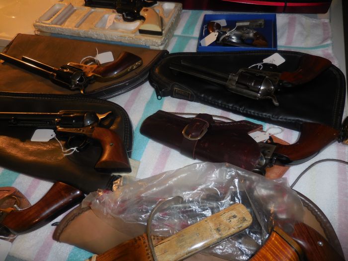 Roy Carter Estate Auction- Fine pistols, Long Guns, Custom Knives, Ammo and more - DSCN2458.JPG