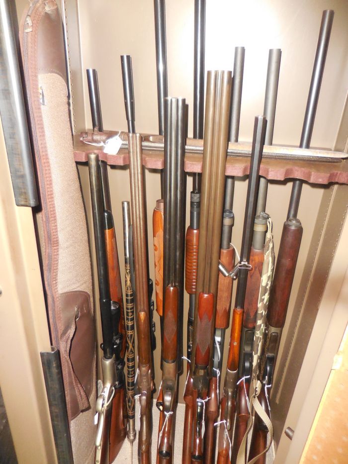 Roy Carter Estate Auction- Fine pistols, Long Guns, Custom Knives, Ammo and more - DSCN2459.JPG