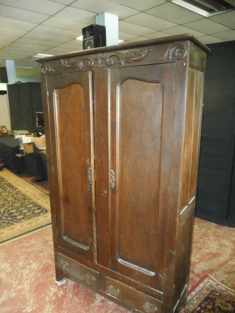 Estate Auction with some cool items - DSCN1899.JPG