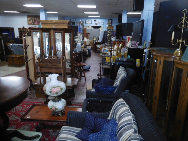 Mothers Day Upscale Household Auction and Antiques - DSCN9952.JPG