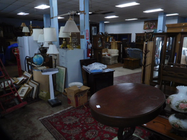 Mothers Day Upscale Household Auction and Antiques - DSCN9953.JPG